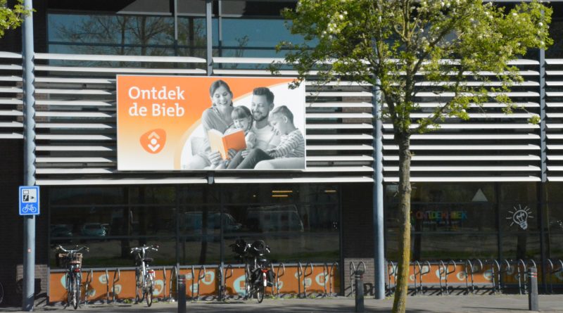 Hoe leer je kinderen van 0 tot 8 jaar beter de taal te leren en vooral te begrijpen? Regio Deal en onder andere de bibliotheek in Hoogeveen slaan de handen ineen. "We zijn er nu een jaar mee onderweg en het gaat hierbij om een meerjarig project", vertelt Anke Bruggeman, projectleider van de Bibliotheek uit Hoogeveen. Het project heet: Ik lees, ik doe mee.