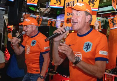 Dikdakkers vrijdagavond in Oranje-sfeer in Herberg 't Plein in Meppel - Oncko van Kammen
