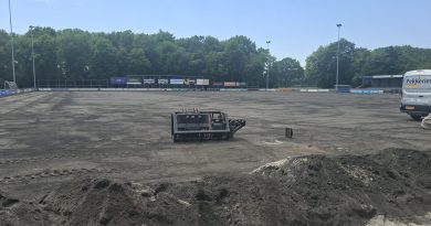 FC Zuidwolde krijgt komende zomer een nieuw kunstgrasveld op het hoofdveld. De oude mat is al verwijderd. "Het is wel nodig na 12 jaar", laat voorzitter Frans Capellen weten.