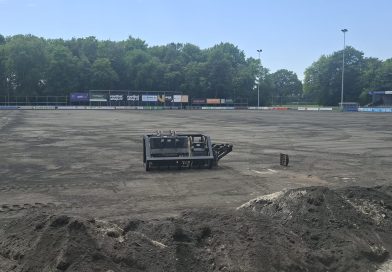 FC Zuidwolde krijgt komende zomer een nieuw kunstgrasveld op het hoofdveld. De oude mat is al verwijderd. "Het is wel nodig na 12 jaar", laat voorzitter Frans Capellen weten.