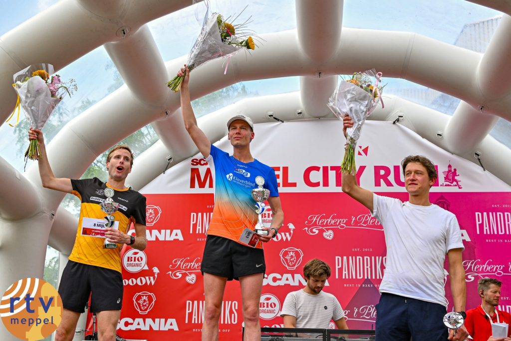 Remco Akse wint de Meppel City Run - Leo de Harder