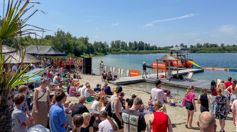 Ivar Mos heeft zaterdag de tweede editie van Te Land Ter Zee in Hoogeveen gewonnen. Onder zeer aangename zomerse omstandigheden wist Mos als snelste de bel te luiden. (Foto Te Land Ter Zee Hoogeveen)
