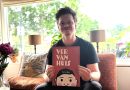 Tim ten Kleij met zijn boek 'Ver van Huis'