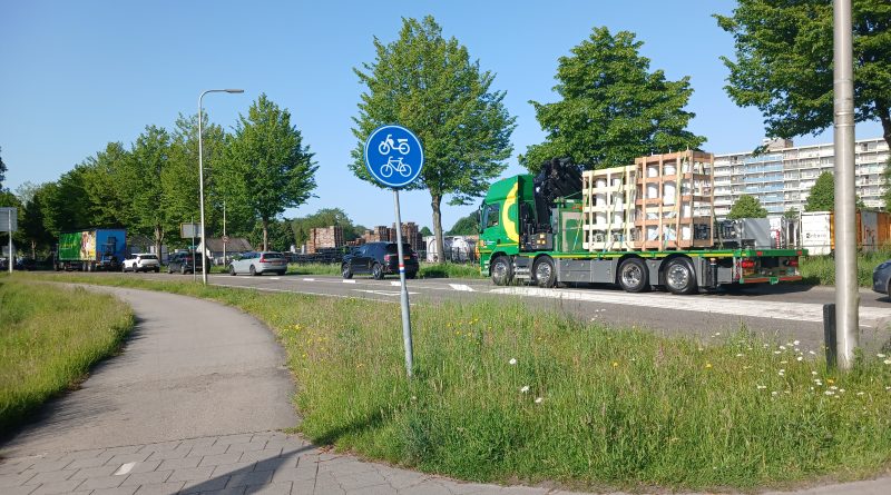 Het is nog een week afzien, maar een einde aan de verkeersdrukte op Weg Om de Oost in Hoogeveen is in zicht. Op maandag 8 juni gaat de A28 in zuidelijke richting weer open en hoeft het woon- en wegverkeer niet meer rondom Hoogeveen omgeleid te worden.