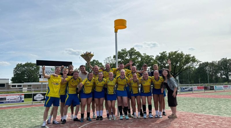 Korfbalvereniging Thrianta uit Hoogeveen is afgelopen zaterdag kampioen geworden. In een derbypoule met KV Elko (Elim), HHV (Hollandscheveld) en Stadskanaal wisten de geel-blauwen op de voorlaatste speelronde de titel te veroveren.
