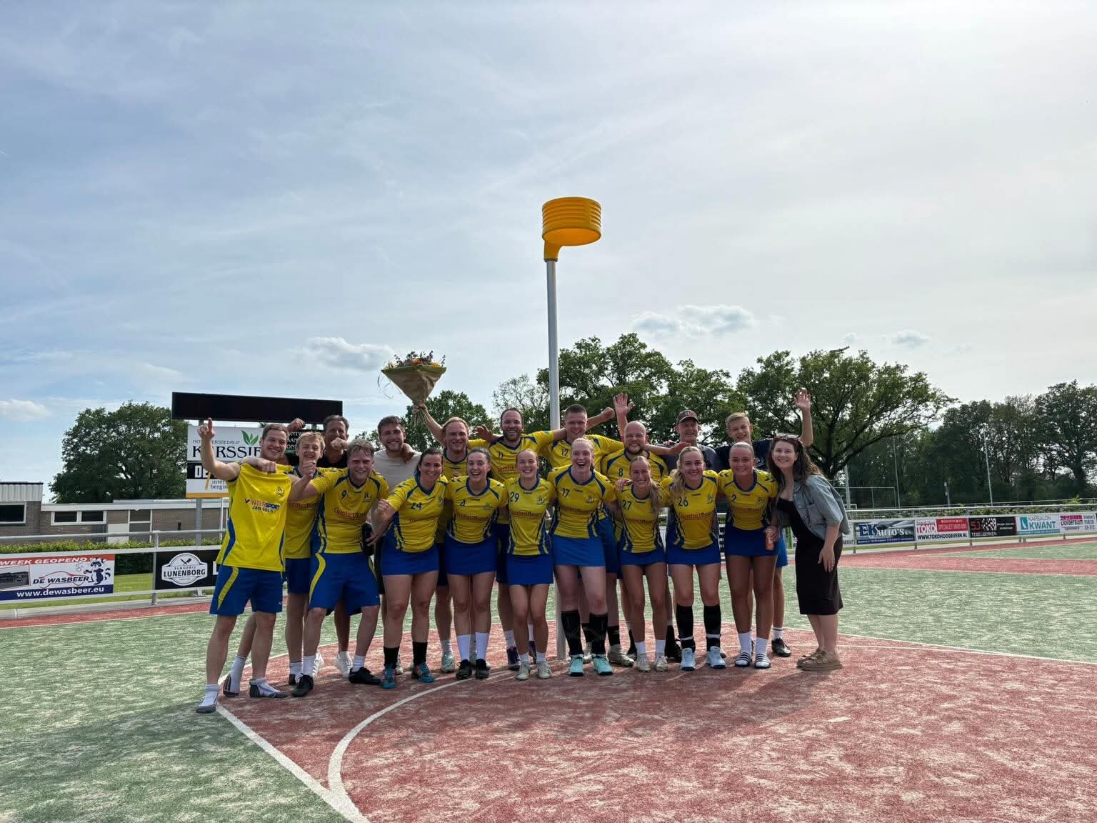 Korfbalvereniging Thrianta uit Hoogeveen is afgelopen zaterdag kampioen geworden. In een derbypoule met KV Elko (Elim), HHV (Hollandscheveld) en Stadskanaal wisten de geel-blauwen op de voorlaatste speelronde de titel te veroveren.