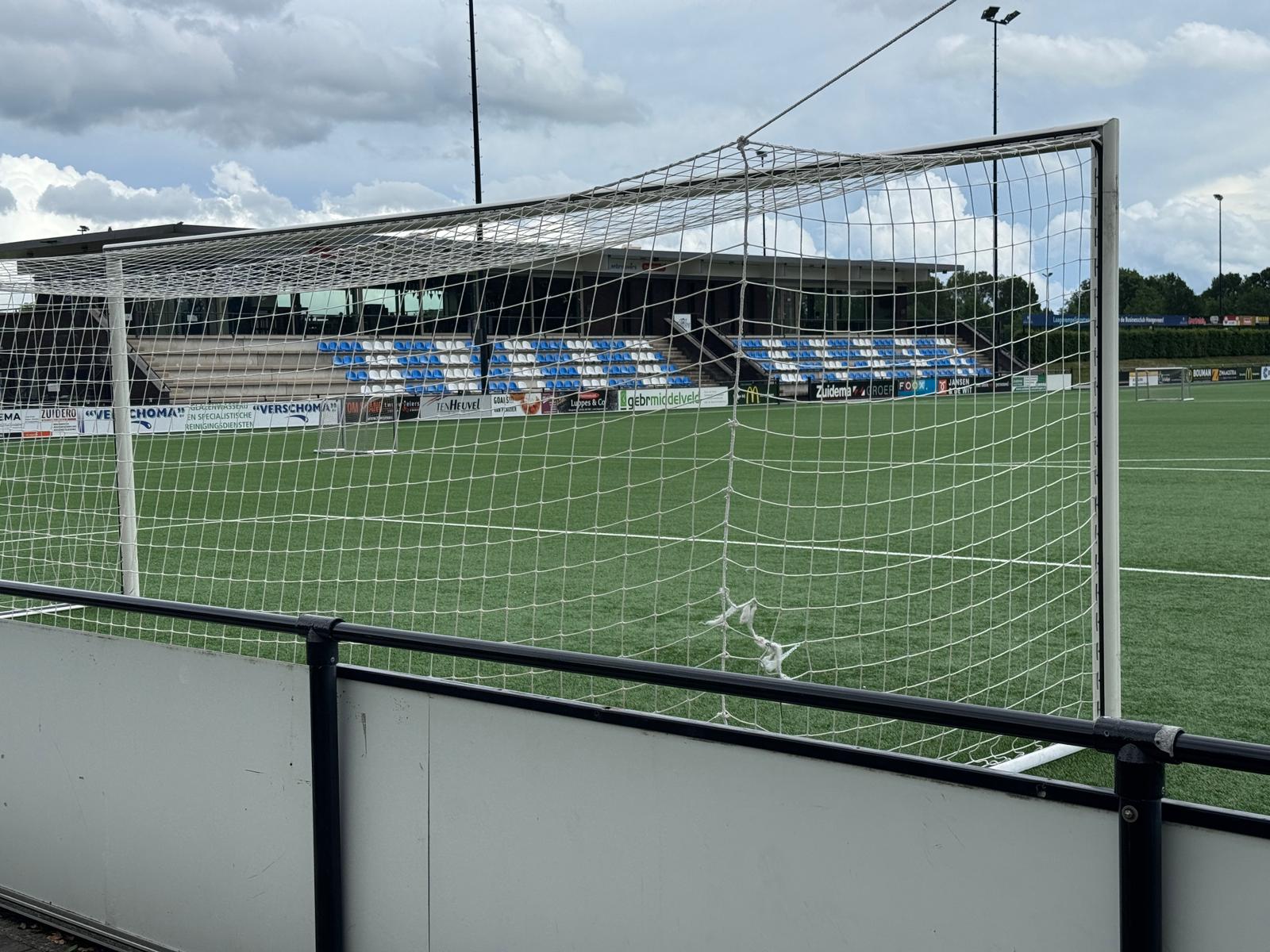 De jeugdopleiding van FC Meppel en VV Hoogeveen scoort goed. In de top 500 van de beste jeugdopleidingen van Nederland staan ook vv De Weide, SJO FC Zuidwolde en HZVV genoteerd.