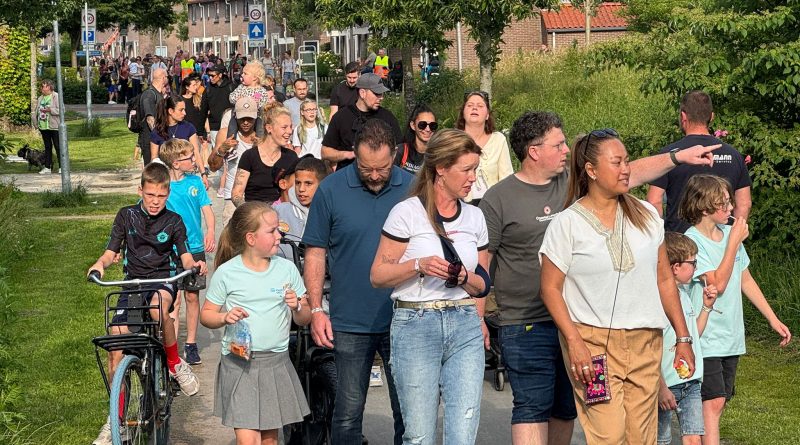 Dinsdag is de avondvierdaagse in Hoogeveen van start gegaan. Ruim 3.000 deelnemers doen mee aan het jaarlijkse wandelevenement. Ook dit jaar zijn de afstanden de 5 en de 10 kilometer.