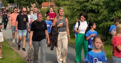 De organisatie van de avondvierdaagse in Hoogeveen heeft wegens de hitte voor donderdagavond en vrijdagavond de 10 kilometer afgelast.