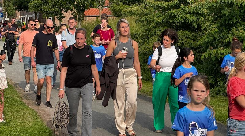 De organisatie van de avondvierdaagse in Hoogeveen heeft wegens de hitte voor donderdagavond en vrijdagavond de 10 kilometer afgelast.