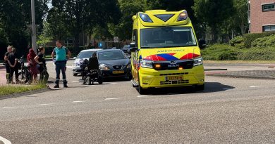 Donderdagmorgen rond 11.30 uur is in Hoogeveen op de kruising van de Mr. Cramerweg en de Valkenlaan een bestuurster van een scootmobiel gewond geraakt.