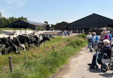 Zonnebloem De Wolden krijgt kijkje achter de schermen bij melkveebedrijven