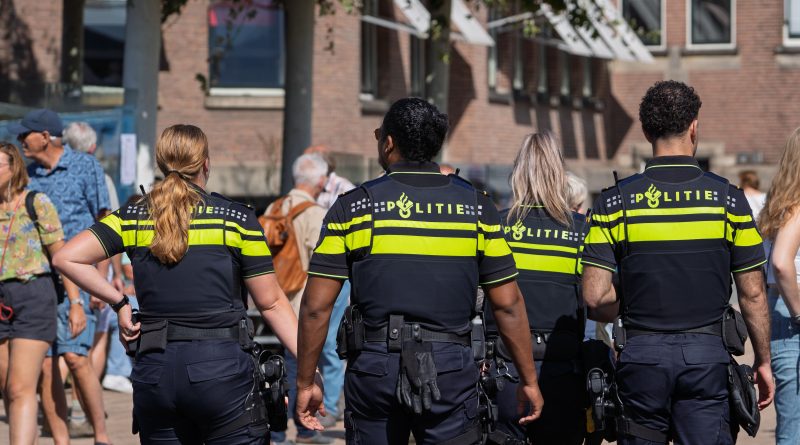 Politie handhaaft op fietsverbod in centrum van Meppel