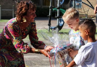 Juf Henriëtte neemt na 42 jaar afscheid van Reestoeverschool in Meppel