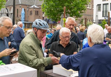 In beeld: Fiets4Daagse Meppel met honderden deelnemers van start