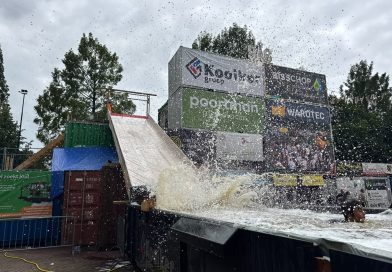 Modder, schuim en water bij Obstacle Run in Staphorst: “Straks lekker de jacuzzi in”