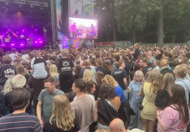Zaterdag was het Stadsfestival in Hoogeveen. Ruim 11.000 bezoekers kwamen naar het Steenbergerpark om te genieten van muziek en show. Optredens van Chef Special en The Dirty Daddies waren het hoogtepunt.