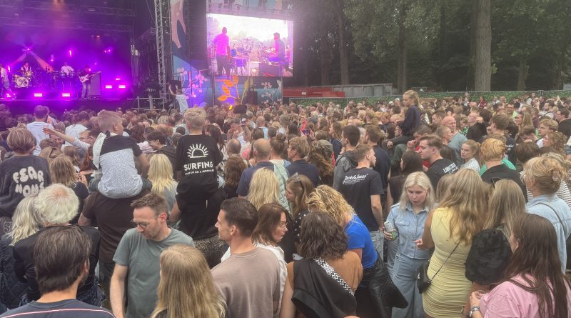 Zaterdag was het Stadsfestival in Hoogeveen. Ruim 11.000 bezoekers kwamen naar het Steenbergerpark om te genieten van muziek en show. Optredens van Chef Special en The Dirty Daddies waren het hoogtepunt.
