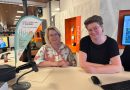 De digitale wereld is niet voor ieder mens vanzelfsprekend makkelijk. Hoe moet ik een AOW-uitkering aanvragen? Of hoe kan ik mijn rijbewijs verlengen? Bij de bibliotheek in de gemeente Hoogeveen kan je dagelijks met dit soort en vele andere digitale vragen terecht.