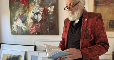 Docent Hein van Bommel (75) viert vijftig jaar Stad en Esch met verhalenbundel: “Ik voel me eigenlijk een volwassen puber”