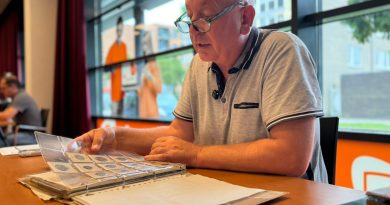 Ligt er een klein fortuin in de kast? Inwoners Hoogeveen laten oude munten taxeren