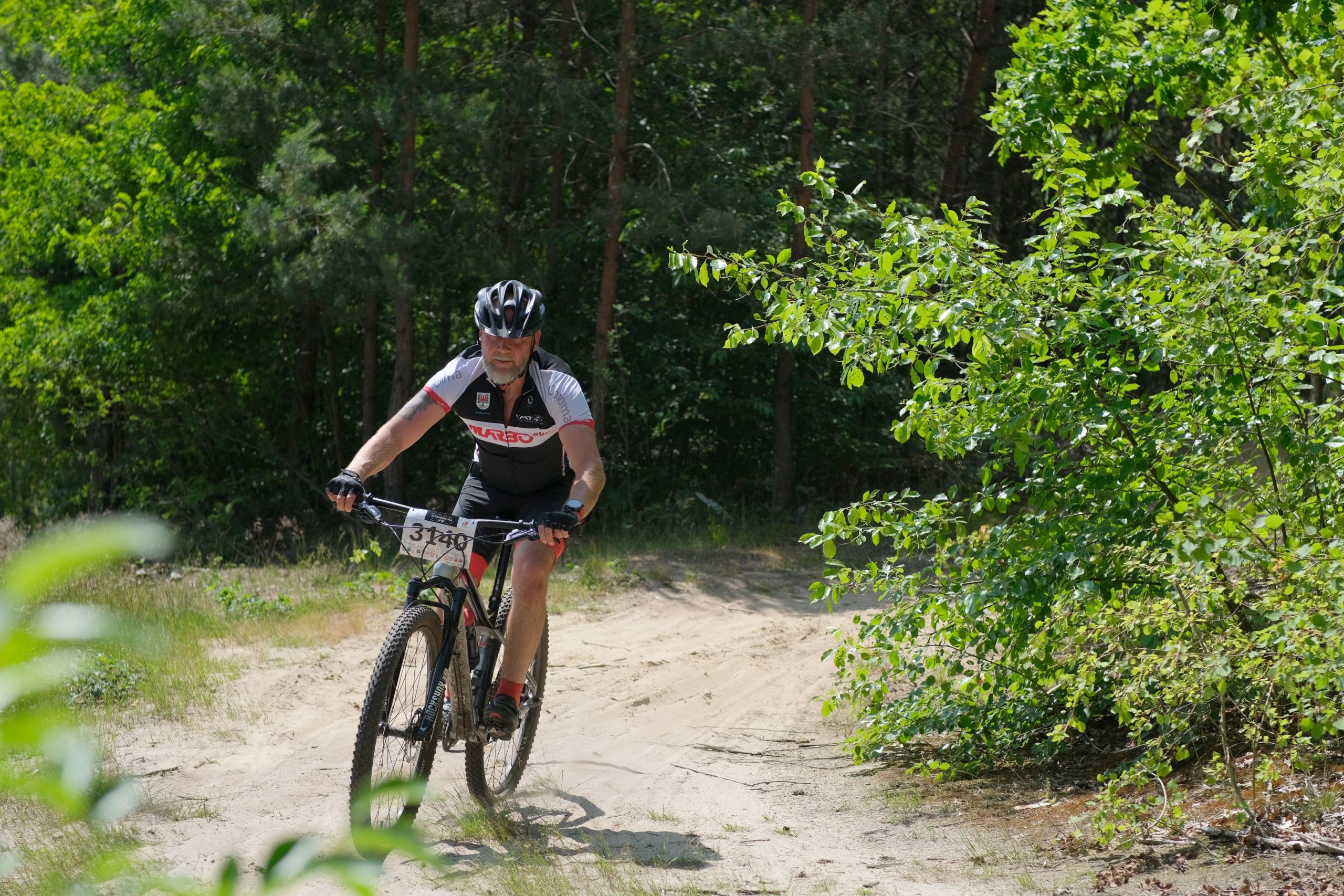 Afgelopen maandagavond was er in Ruinerwold de jaarlijkse MTB Streetrace in Ruinerwold. In totaal denderden 133 mountainbikers vol enthousiastme over het parcours. (Foto Pexels)