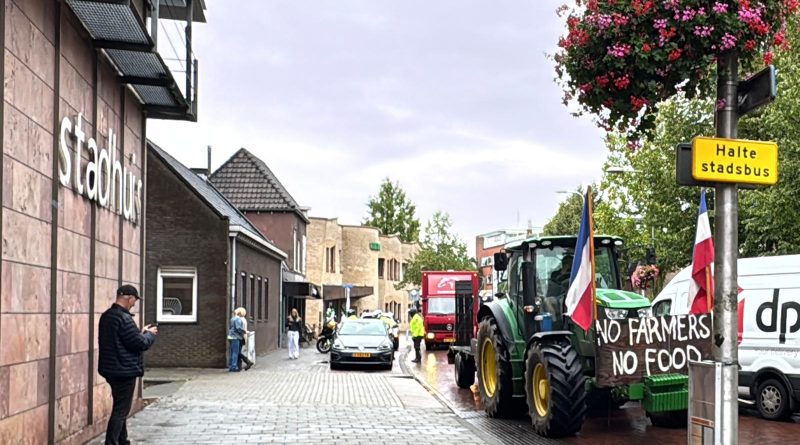 Boerenprotest in Meppel bij het stadshuis