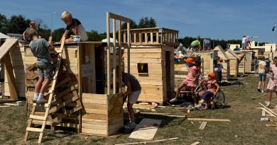 Nostalgische gevoelens bij 25 jaar Huttendorp in Staphorst: “Een droom”