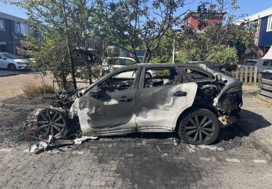 In de nacht van zaterdag op zondag is aan de Kwikstaart in Hoogeveen een auto volledig uitgebrand. De eigenaar van de auto was op vakantie en is enorm geschrokken van het nieuws.
