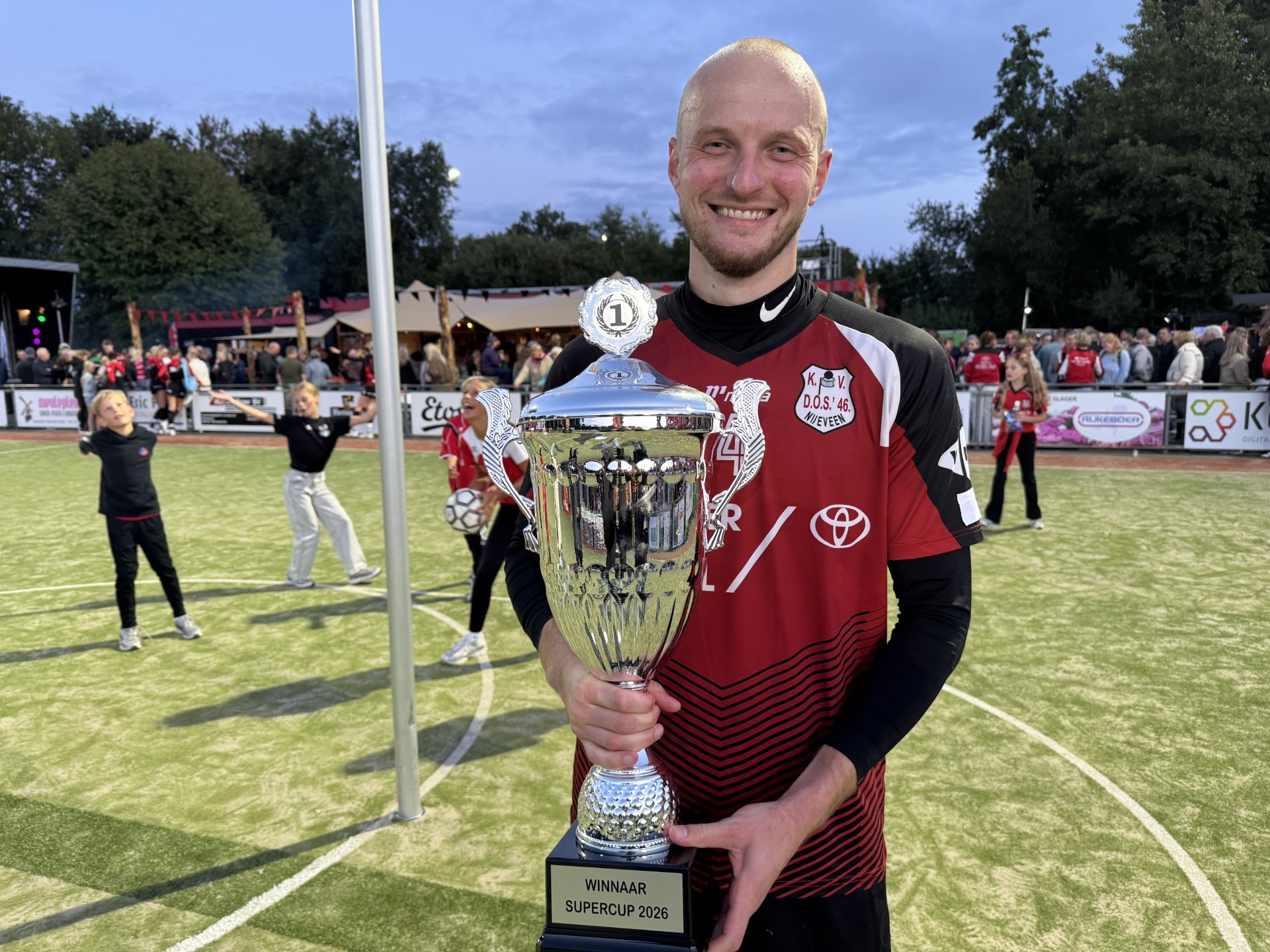 De korfballers van DOS’46 hebben zaterdagavond in Nijeveen de Super Cup gewonnen. De ploeg van trainer Lars Pieper versloeg tijdens het 80-jarige jubileumweekend het Belgische KCC Voorwaarts met ruime cijfers: 22-10.