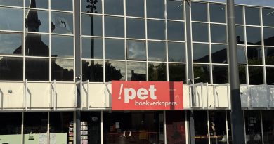 In mei werd boekhandel !Pet in Hoogeveen failliet verklaard. Inmiddels wordt er druk geklust in het leegstaande gebouw. Het pand wordt de komende tijd namelijk omgebouwd tot een warenhuis met onder meer een boekhandel, horeca, kleding en meubels. De opening staat gepland voor half oktober.