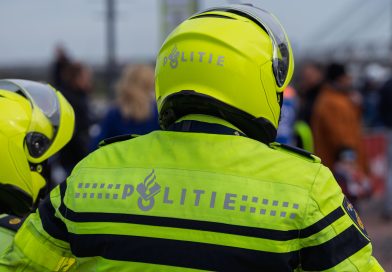 Automobilist rijdt door afzetting op afterparty Oldtimerdag: politie zoekt getuigen