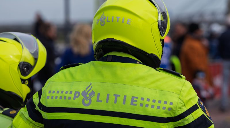 Automobilist rijdt door afzetting op afterparty Oldtimerdag: politie zoekt getuigen