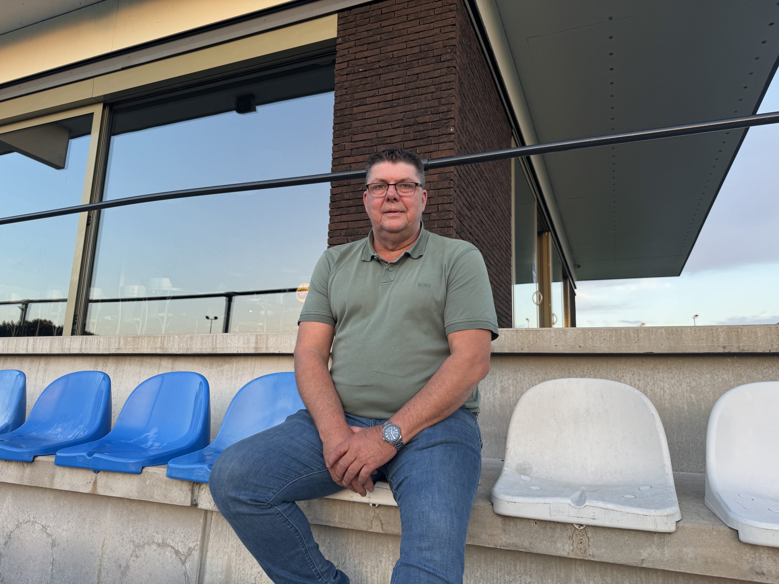 Na twaalf jaar komt er in november een einde aan het voorzitterschap van Carlo van der Weij (55) bij VV Hoogeveen. Hij laat een vereniging achter die volgens hem klaar is voor een volgende stap. Het eerste zondagelftal speelt in de derde divisie en de jeugdopleiding behoort inmiddels tot de beste honderdvijftig van Nederland.