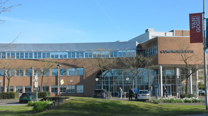 Het Werkcentrum Drenthe in Hoogeveen wordt donderdag 17 september om 14.00 uur officieel geopend door wethouder Ronald Klok. De locatie is gevestigd in het gebouw van Werkplein aan het Dekkersplein 1. Inwoners en werkgevers kunnen er terecht met vragen over werk, scholing en ontwikkeling.