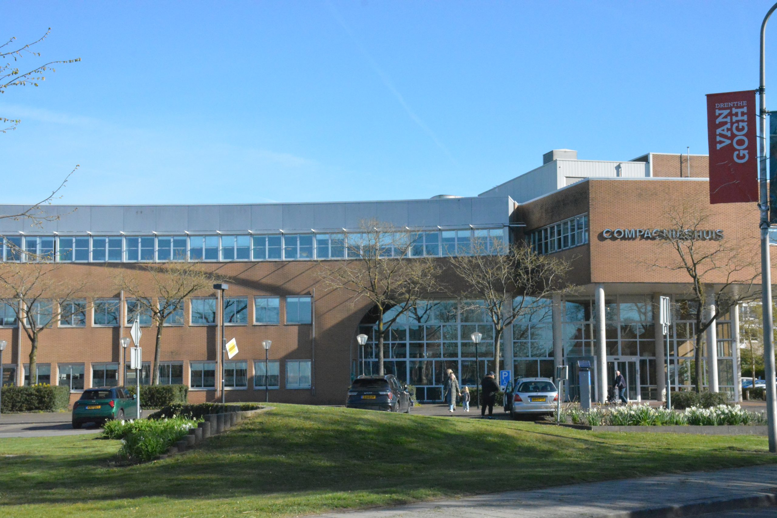 Het Werkcentrum Drenthe in Hoogeveen wordt donderdag 17 september om 14.00 uur officieel geopend door wethouder Ronald Klok. De locatie is gevestigd in het gebouw van Werkplein aan het Dekkersplein 1. Inwoners en werkgevers kunnen er terecht met vragen over werk, scholing en ontwikkeling.