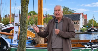Scheidsrechter Roelof Luinge opent tentoonstelling Oud Meppel