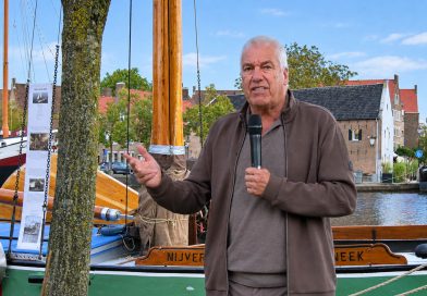 Scheidsrechter Roelof Luinge opent tentoonstelling Oud Meppel