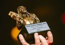 De vorig jaar overleden zanger en liedjesschrijver René Karst uit Hoogeveen krijgt postuum een eigen Buma NL Award. De prijs wordt voortaan jaarlijks uitgereikt aan het liedje met het meest pakkende refrein. Dat maakte de organisatie maandag bekend tijdens de uitreiking van de Buma NL Awards in Tilburg.