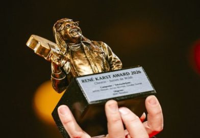 De vorig jaar overleden zanger en liedjesschrijver René Karst uit Hoogeveen krijgt postuum een eigen Buma NL Award. De prijs wordt voortaan jaarlijks uitgereikt aan het liedje met het meest pakkende refrein. Dat maakte de organisatie maandag bekend tijdens de uitreiking van de Buma NL Awards in Tilburg.