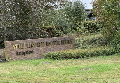 Het Hospice Willem de Boerhuis in Hoogeveen staat aan de vooravond van een grote verbouwing. Het aantal kamers wordt uitgebreid van vier naar zeven. Daarmee wil het hospice meer mensen in hun laatste levensfase opvangen. De vier huidige kamers zijn regelmatig volledig bezet, waardoor mensen soms moeten worden afgewezen.