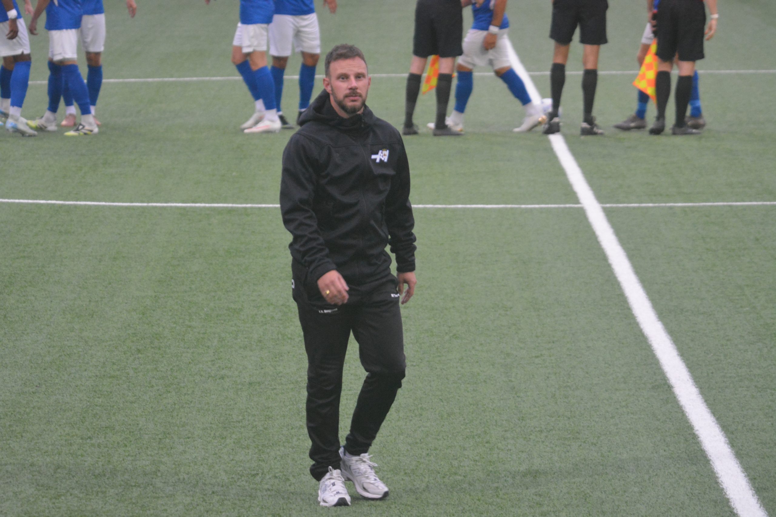 Björn Zwikker (38) vertrekt na dit seizoen als hoofdtrainer van VV Hoogeveen. De oefenmeester vindt het na drie seizoenen tijd voor een volgende stap in zijn trainersloopbaan. Zijn voorkeur ligt bij het betaald voetbal.