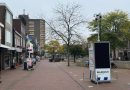 Een 19-jarige man uit Hoogeveen is in de nacht van zaterdag 17 op zondag 18 oktober ernstig mishandeld in het centrum van Hoogeveen. Volgens zijn vader werd Sven de Roo door meerdere personen geschopt terwijl hij op de grond lag. Het slachtoffer liep een dubbele kaakbreuk op en moest zondagochtend in Zwolle worden geopereerd. De politie onderzoekt de mishandeling.