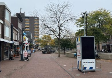 Een 19-jarige man uit Hoogeveen is in de nacht van zaterdag 17 op zondag 18 oktober ernstig mishandeld in het centrum van Hoogeveen. Volgens zijn vader werd Sven de Roo door meerdere personen geschopt terwijl hij op de grond lag. Het slachtoffer liep een dubbele kaakbreuk op en moest zondagochtend in Zwolle worden geopereerd. De politie onderzoekt de mishandeling.