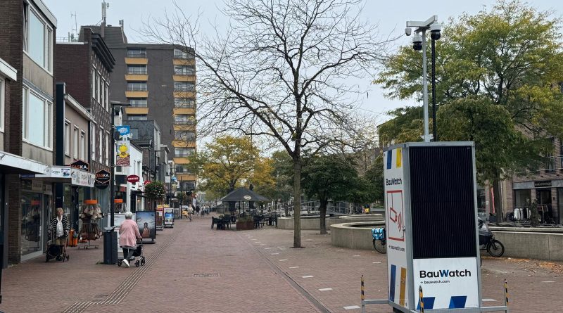 Een 19-jarige man uit Hoogeveen is in de nacht van zaterdag 17 op zondag 18 oktober ernstig mishandeld in het centrum van Hoogeveen. Volgens zijn vader werd Sven de Roo door meerdere personen geschopt terwijl hij op de grond lag. Het slachtoffer liep een dubbele kaakbreuk op en moest zondagochtend in Zwolle worden geopereerd. De politie onderzoekt de mishandeling.