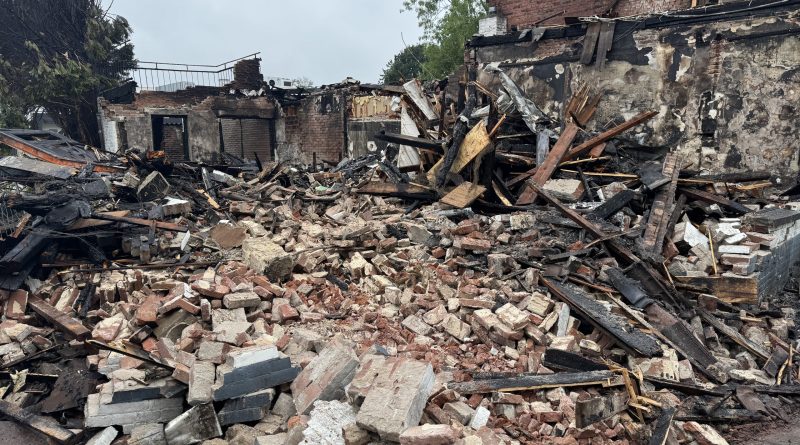 De politie heeft drie mannen aangehouden voor mogelijke betrokkenheid bij de brandstichting in een leegstaand pand aan het Haagje in Hoogeveen. Het gebouw brandde in de nacht van woensdag 2 op donderdag 3 september volledig af.