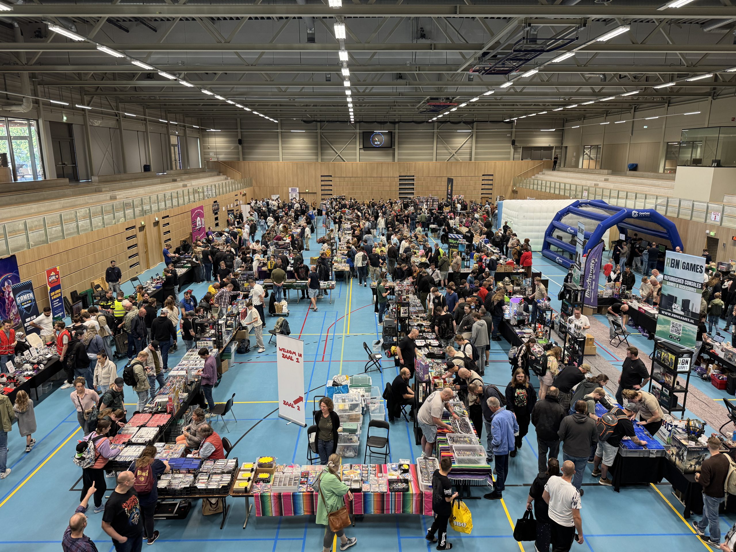 Drentse Gamebeurs in Hoogeveen trekt gamers van jong tot oud