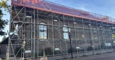 Ondernemers en vrijwilligers in Zuidwolde slaan de handen ineen om geld in te zamelen voor de renovatie van het kerkdak. De vervanging van het versleten leiendak kost 700.000 euro. Met de actie ‘Red een stukje Zuidwolde’ wil de kerk 300.000 euro ophalen, waarvan inmiddels 53.050 euro binnen is. Een autowasactie en een benefietdiner moeten de opbrengst verder verhogen.