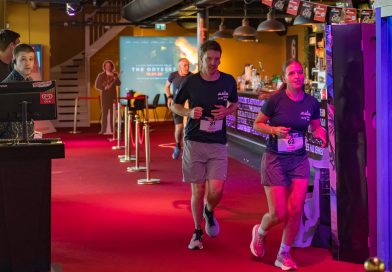De 0522 Run ging zondag dwars door cafés, winkels en de bioscoop