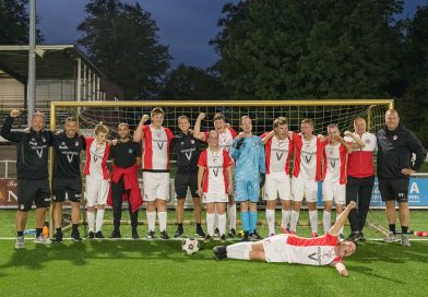Unieke voetbalavond in Meppel: Menno van Dam coacht VV Ruinerwold